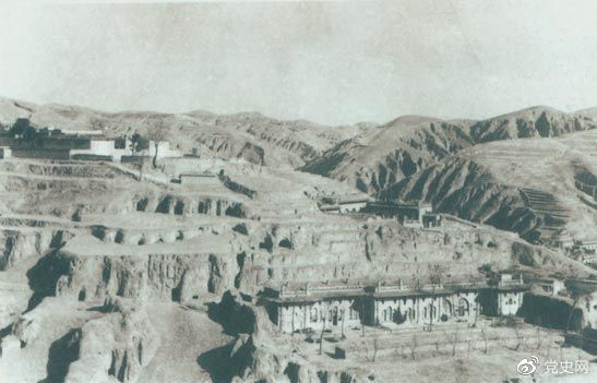 1947年12月25日至28日，中共中央在陜北米脂楊家溝召開擴(kuò)大會(huì)議（十二月會(huì)議）。圖為會(huì)議會(huì)址。